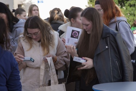 Edukacyjno-Integracyjny Piknik Wydziału Farmaceutycznego Collegium Medicum UMK pod nazwą „Jesienne Smaki Wiedzy”. Kliknij, aby powiększyć zdjęcie.