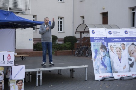 Edukacyjno-Integracyjny Piknik Wydziału Farmaceutycznego Collegium Medicum UMK pod nazwą „Jesienne Smaki Wiedzy”. Kliknij, aby powiększyć zdjęcie.