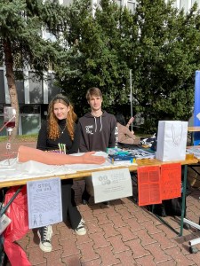 Edukacyjno-Integracyjny Piknik Wydziału Farmaceutycznego Collegium Medicum UMK pod nazwą „Jesienne Smaki Wiedzy”. Kliknij, aby powiększyć zdjęcie.