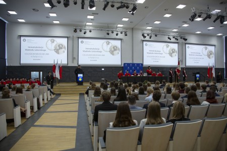 Immatrykulacja studentów Wydziału Lekarskiego . Kliknij, aby powiększyć zdjęcie.