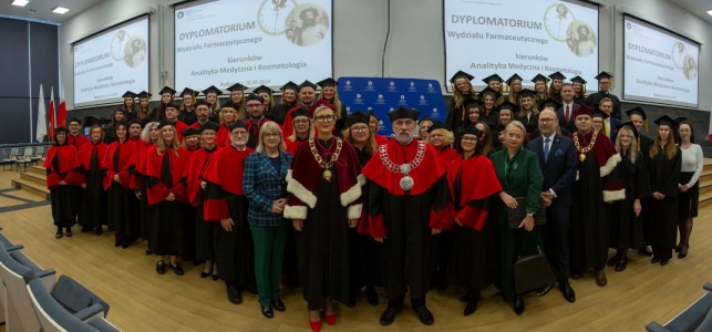 Dyplomatorium absolwentów kierunków analityka medyczna, kosmetologia 26.10.2024 . Kliknij, aby powiększyć zdjęcie.