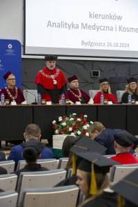 Dyplomatorium absolwentów kierunków analityka medyczna, kosmetologia 26.10.2024 . Kliknij, aby powiększyć zdjęcie.