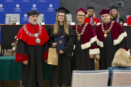 Dyplomatorium absolwentów kierunków analityka medyczna, kosmetologia 26.10.2024 . Kliknij, aby powiększyć zdjęcie.