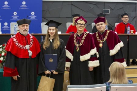 Dyplomatorium absolwentów kierunków analityka medyczna, kosmetologia 26.10.2024 . Kliknij, aby powiększyć zdjęcie.