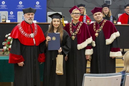 Dyplomatorium absolwentów kierunków analityka medyczna, kosmetologia 26.10.2024 . Kliknij, aby powiększyć zdjęcie.