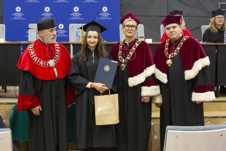 Dyplomatorium absolwentów kierunków analityka medyczna, kosmetologia 26.10.2024 . Kliknij, aby powiększyć zdjęcie.