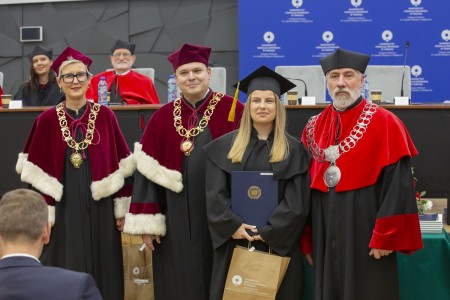 Dyplomatorium absolwentów kierunków analityka medyczna, kosmetologia 26.10.2024 . Kliknij, aby powiększyć zdjęcie.