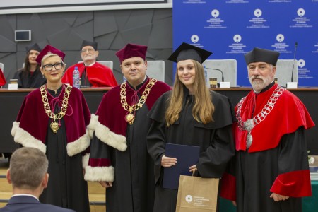 Dyplomatorium absolwentów kierunków analityka medyczna, kosmetologia 26.10.2024 . Kliknij, aby powiększyć zdjęcie.