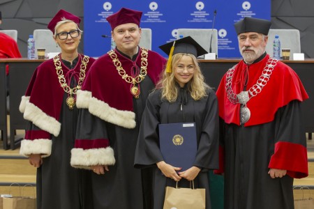 Dyplomatorium absolwentów kierunków analityka medyczna, kosmetologia 26.10.2024 . Kliknij, aby powiększyć zdjęcie.