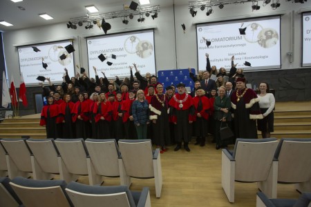 Dyplomatorium absolwentów kierunków analityka medyczna, kosmetologia 26.10.2024 . Kliknij, aby powiększyć zdjęcie.