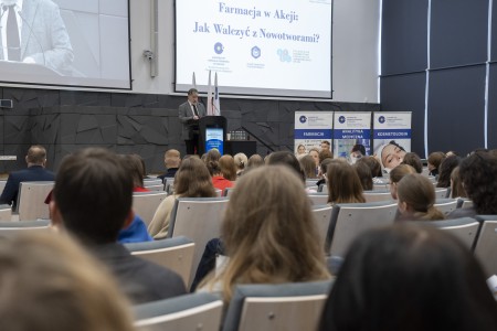 Konferencja 10.02.2025 r. „FARMACJA W AKCJI: JAK WALCZYĆ Z NOWOTWORAMI ?”. Kliknij, aby powiększyć zdjęcie.