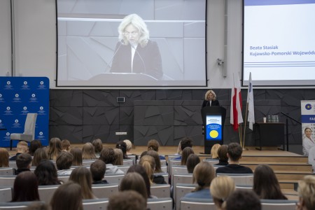 Konferencja 10.02.2025 r. „FARMACJA W AKCJI: JAK WALCZYĆ Z NOWOTWORAMI ?”. Kliknij, aby powiększyć zdjęcie.