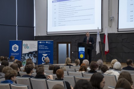 Konferencja 10.02.2025 r. „FARMACJA W AKCJI: JAK WALCZYĆ Z NOWOTWORAMI ?”. Kliknij, aby powiększyć zdjęcie.