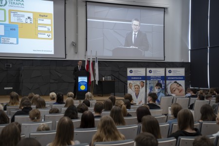 Konferencja 10.02.2025 r. „FARMACJA W AKCJI: JAK WALCZYĆ Z NOWOTWORAMI ?”. Kliknij, aby powiększyć zdjęcie.