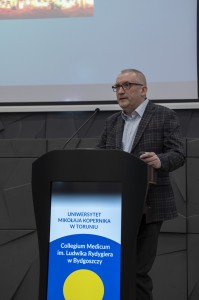 Konferencja 10.02.2025 r. „FARMACJA W AKCJI: JAK WALCZYĆ Z NOWOTWORAMI ?”. Kliknij, aby powiększyć zdjęcie.