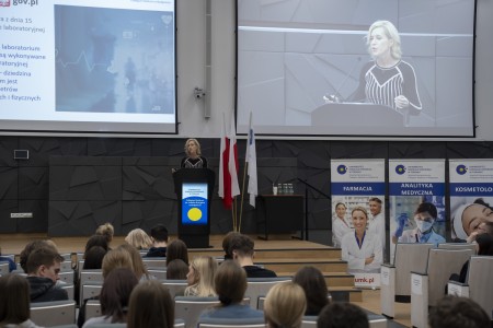 Konferencja 10.02.2025 r. „FARMACJA W AKCJI: JAK WALCZYĆ Z NOWOTWORAMI ?”. Kliknij, aby powiększyć zdjęcie.