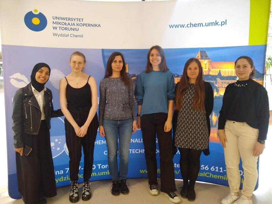 Doktorantka z Tunezji oraz dwie studentki z Francji i Gruzji w naszym zespole naukowym 