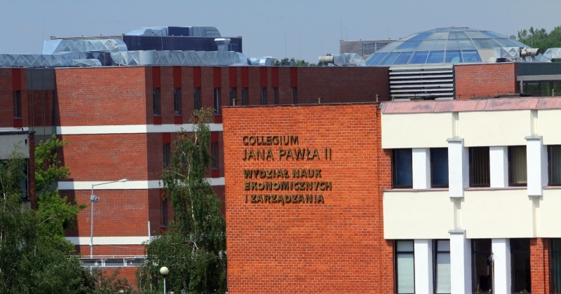 Bricked building of the Faculty of Economic Sciences and Management