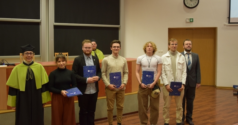 Dziekani i wyróżnieni studenci