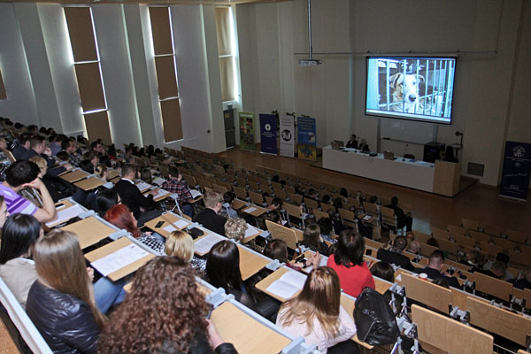 O swoich działaniach resocjalizacyjnych opowiedzieli m.in. pracownicy Straży Miejskiej z Wrześni (prezentując specjalny film) [fot. Andrzej Romański]