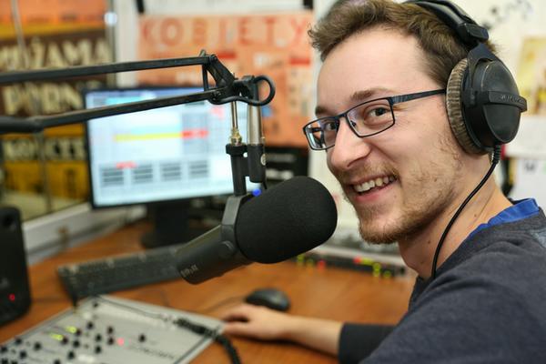 20. urodziny Radio Sfera świętuje z nowym redaktorem naczelnym - Patrykiem Przybyłowskim [fot. Andrzej Romański]